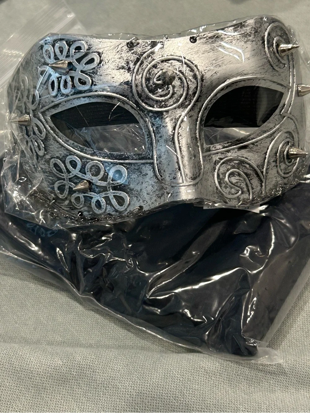 NWT Metallic Masquerade Cosplay Phantom Face Mask with Black Hood
